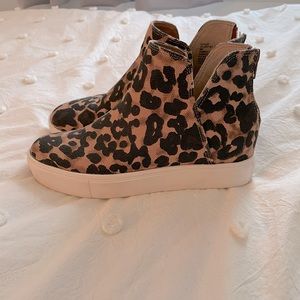 Steve Madden Wedged Sneakers in women’s size 5